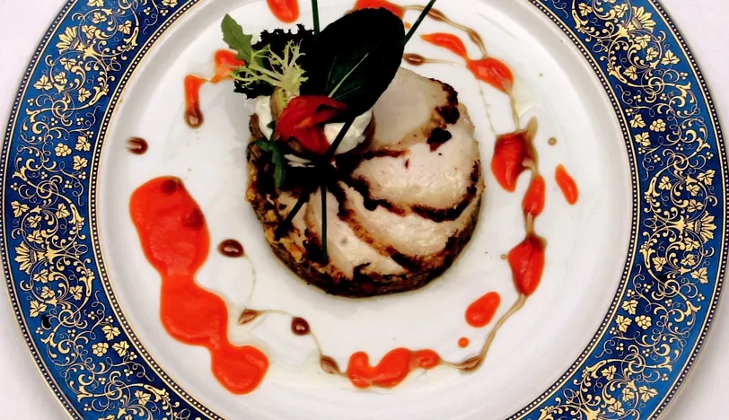 Sebzeli Mercimek Ezmesi Üzerine Ballı Adaçaylı Tavuk
