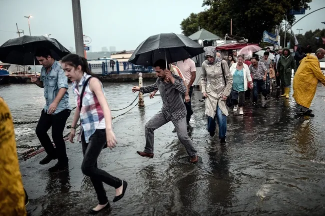 son-dakika-meteoroloji-istanbul-icin-hava-durumu-uyarisi-yapti-8-ilde-saganak-alarmi-o-saatlerde-disari-cikmay-1757138774968.jpg SON DAKİKA… Meteoroloji İstanbul için hava durumu uyarısı yaptı! 8 ilde sağanak alarmı: O saatlerde dışarı çıkmayın!