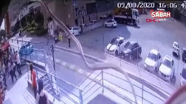 İstanbul Esenyurt'ta rezidans önündeki kavga kamerada... 1 yaralı! | Video