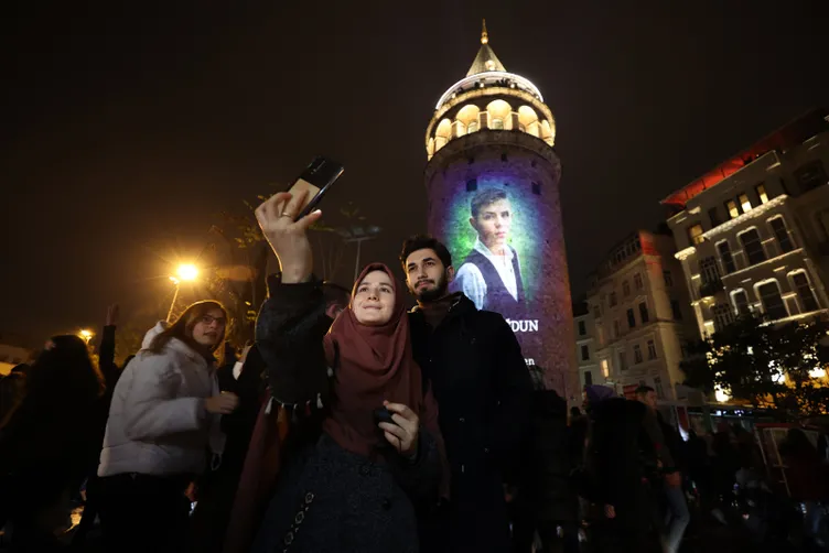 Eren Bülbül’ün doğum gününe özel görseller Galata Kulesi’ne yansıtıldı!