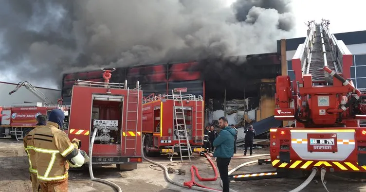 Aksaray’da fabrikada yangın çıktı! Panik anları kameraya yansıdı