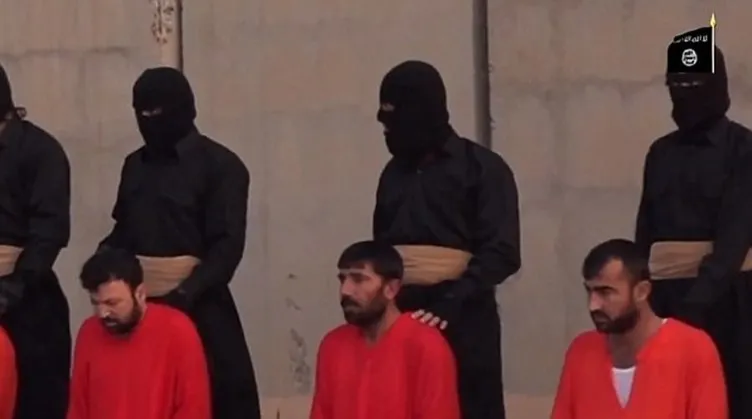 IŞİD kafese koyup gezdirdi!