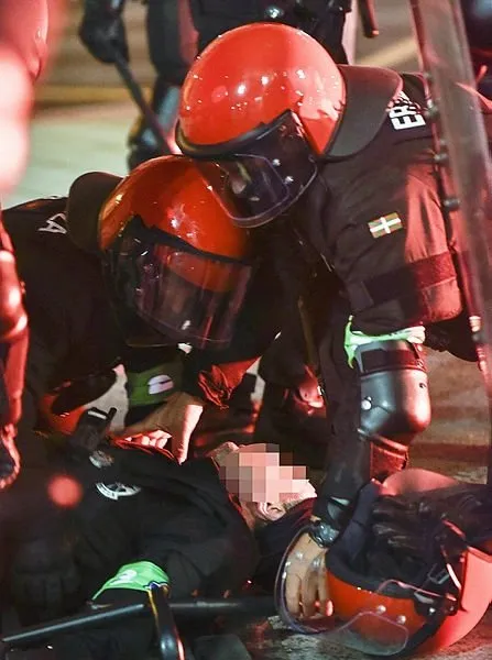 İspanya’da holiganlara müdahale eden bir polis memuru öldü