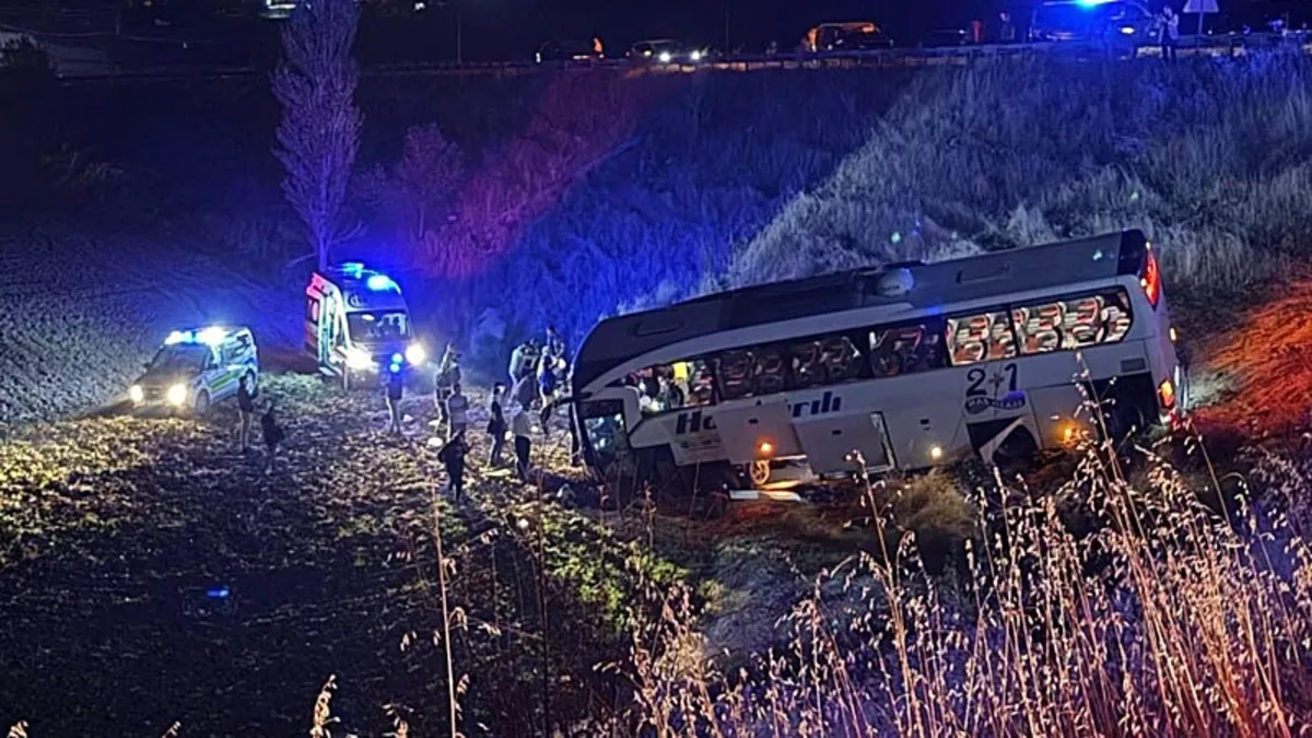 Amasya'da feci kaza: Yolcu otobüsü şarampole uçtu! 24 kişi yaralandı haber görseli