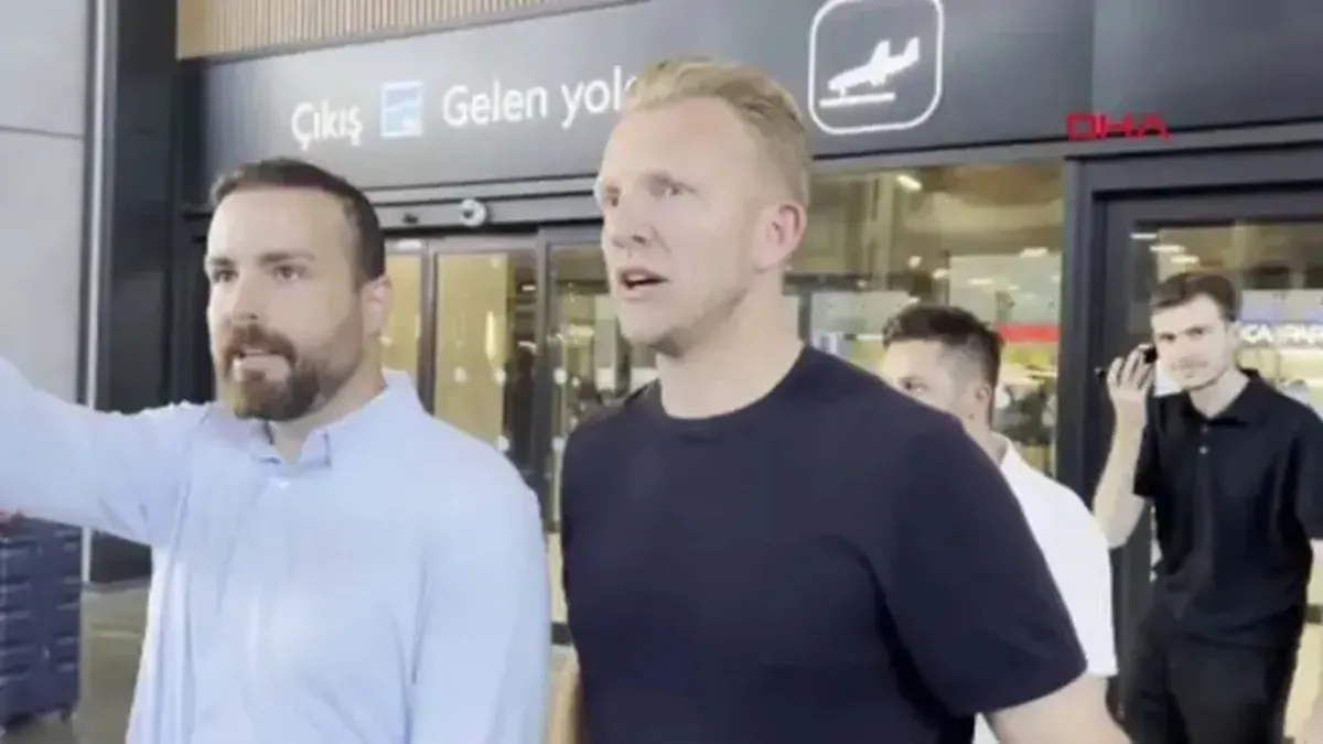 Dirk Kuyt, Fenerbahçe için İstanbul'a geldi!