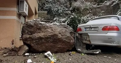 Sitesin bahçesine dev kayalar düştü: 2 otomobil zarar gördü