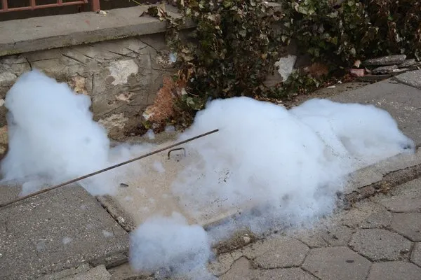 Niğde'de esrarengiz köpük!