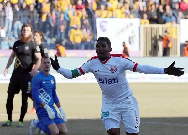 Eto'o'dan Türk bayraklı paylaşım