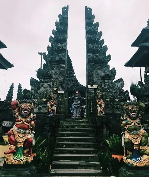 Oyuncu Begüm Birgören tek başına Bali’de