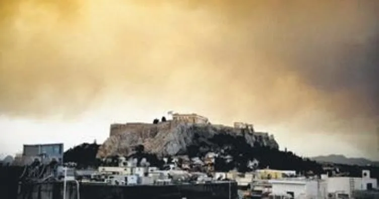 Atina’da yangın: 1 ölü, 25 yaralı