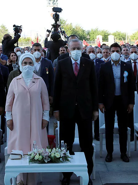 son-dakika-baskan-erdogan-sehit-yakinlari-ve-gazilere-seslendi-sehadete-yurumek-icin-bir-an-bile-tereddut-etmeyecektim-1626363988525.jpg