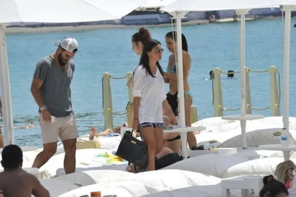Arda Turan ve sevgilisi düşman çatlatıyor