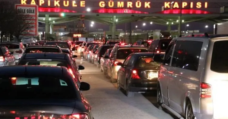 Kapıkule’de ’gurbetçi’ rekoru; son 24 saatte 35 bin 887 yolcu geçiş yaptı