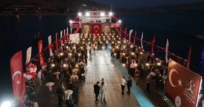 30 Ağustos kutlamalarında Tunceli farkı: Kutlamalar gezi feribotunda yapıldı #tunceli