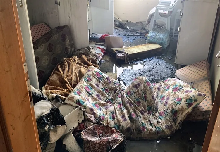 Uyuşturucu parası vermeyen annesi ile kavga etti: Evi ateşe verdi