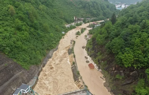 ordu-ve-giresunda-saganak-hayati-felc-etti-dereler-tasti-heyelan-meydana-geldi-1780061349758.jpg