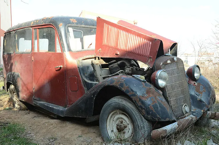 69 yıllık efsane otomobil yok pahasına satılıyor!