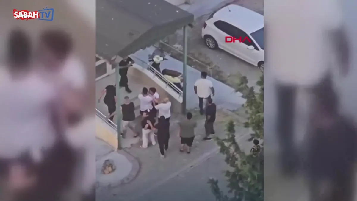 Adana’da pes dedirten olay: Taziye evinde kavga çıktı! Tartışmada tabancasını çekip husumetlilerini kovaladı | Video videosunu izle Adana’da pes dedirten olay: Taziye evinde kavga çıktı! Tartışmada tabancasını çekip husumetlilerini kovaladı | Video videosunu izle