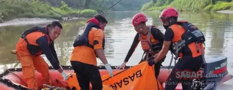 DEV TİMSAH nehirde yüzen adamı ikiye böldü! Dehşet anları kameralara anbean yansıdı