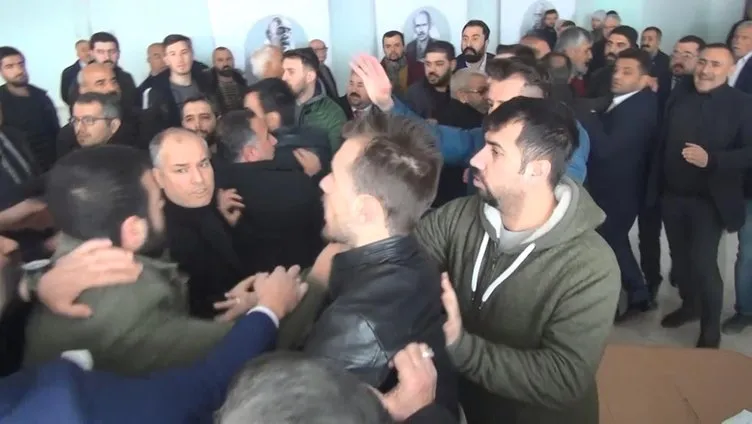 Son dakika haberi: CHP kongresinde arbede! Çevik kuvvet salona girdi