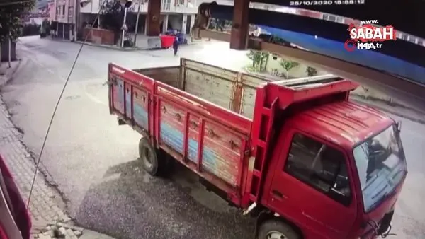 Bursa'da park ettiği kamyonun freni boşalınca peşinden böyle koştu | Video