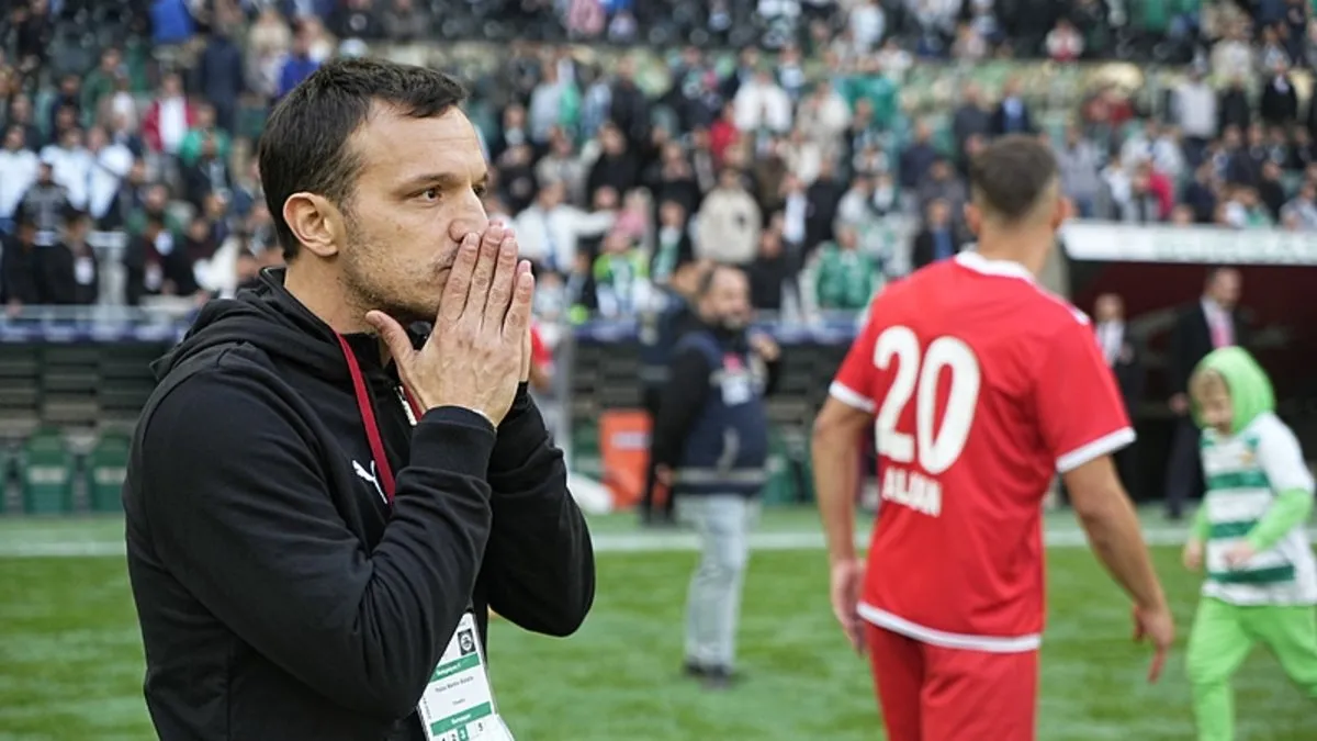 Bursaspor, Batalla ile yola devam etme kararı aldı Bursaspor, Batalla ile yola devam etme kararı aldı