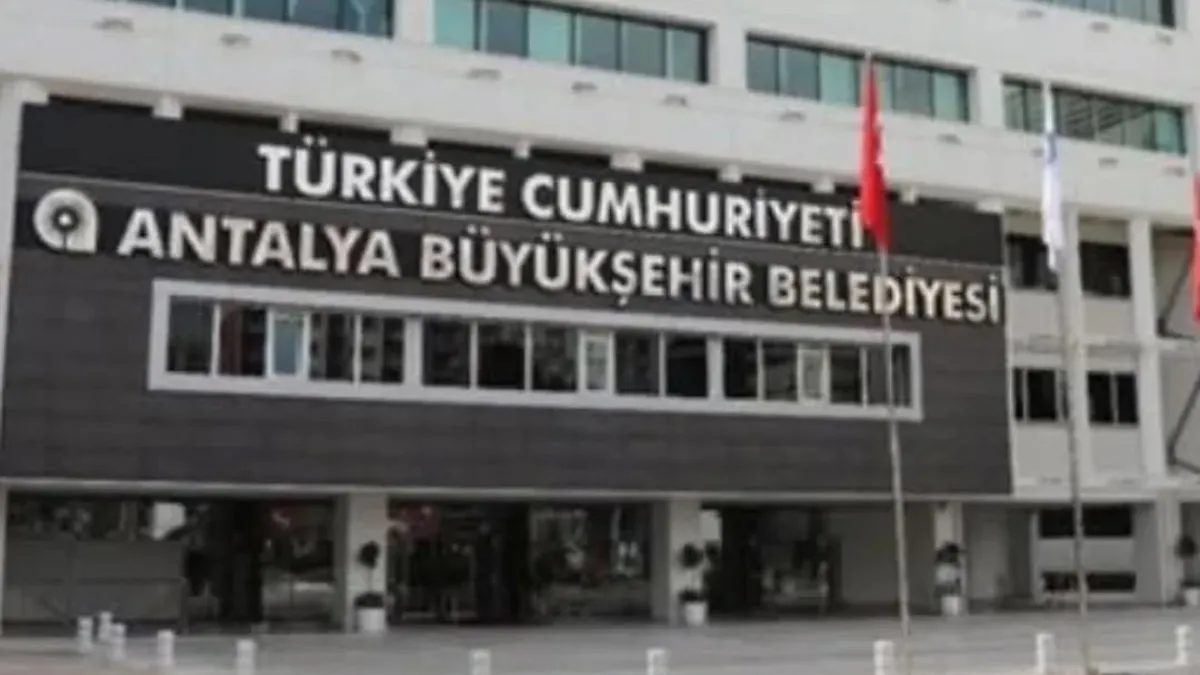 Antalya Büyükşehir’de iki bürokrat tutuklandı Antalya Büyükşehir’de iki bürokrat tutuklandı