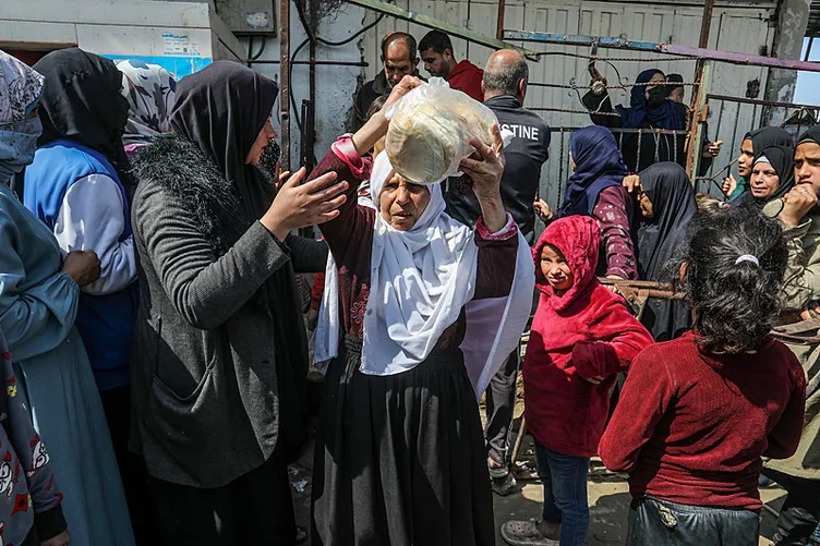 Katil ordusu yardım girişlerini engellemişti: Gazze’de ‘ekmek krizi’ derinleşiyor!