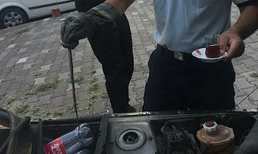 Otomobildeki yılan 2 saatte çıkarıldı