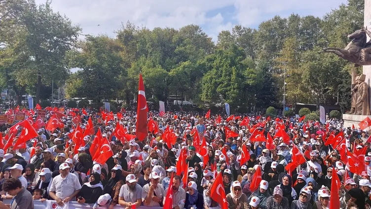 İstanbul’da LGBT dayatmasına dur de eylemi: Çocuklarımızı korumak için yürüyoruz!