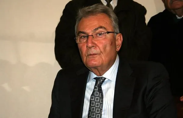 Liderler hangi okullardan mezun oldu?