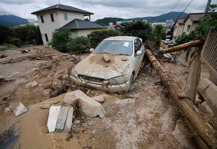 Japonya’da sel ve toprak kayması