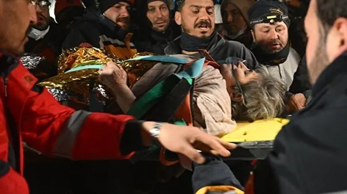 Son dakika: 222 sonra enkaz altından kurtarıldı! 42 yaşındaki Melike'nin ekiplere ilk sorusu bu oldu