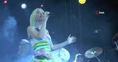 Bodrum’da Gülşen rüzgarı esti! Sahnede giydiği elbisesiyle şaşırttı | Video