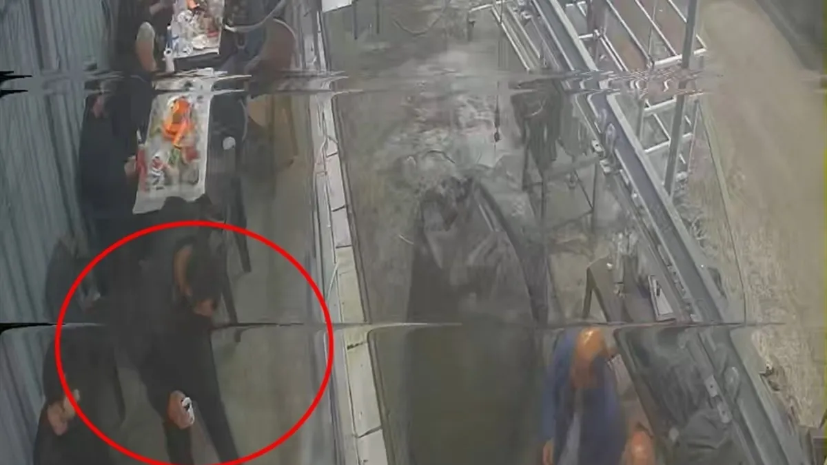 Bursa’da ölümden döndü! Nefes borusuna et kaçtı: Heimlich manevrasıyla kurtarıldı Bursa’da ölümden döndü! Nefes borusuna et kaçtı: Heimlich manevrasıyla kurtarıldı