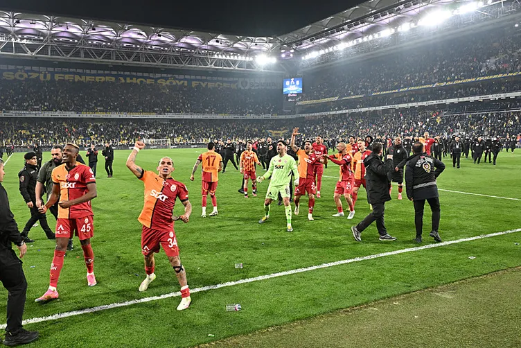 Son dakika haberi: Galatasaray, Fenerbahçe’yi geride bıraktı! Aslan, Kadıköy’de kükrüyor...