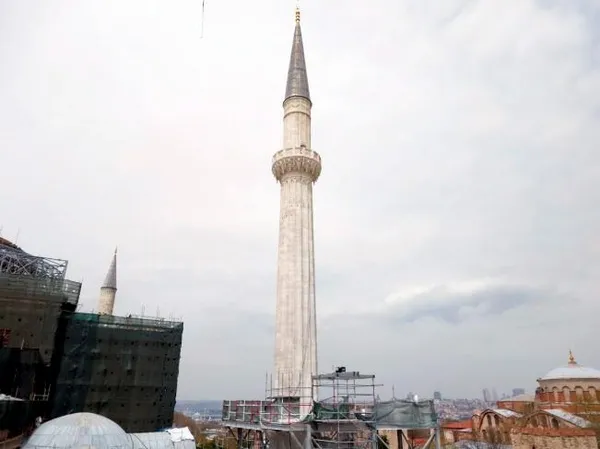 ayasofyanin-kuzeydogu-minaresinde-restorasyon-tamamlandi-1777306159959.jpg