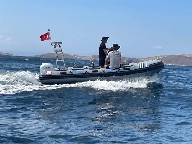 is-insani-halit-yukayin-parcalanan-teknesinden-yeni-bir-iz-bulundu-kiyiya-vurmus-1755176234516.jpg İş insanı Halit Yukay’ın parçalanan teknesinden yeni bir iz bulundu: Kıyıya vurmuş!