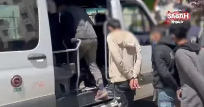 Siirt’te 17 düzensiz göçmen ve göçmenleri taşıyan araçta uyuşturucu ele geçirildi | Video
