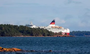 Finlandiya bandıralı yolcu gemisi Baltık Denizi’nde karaya oturdu