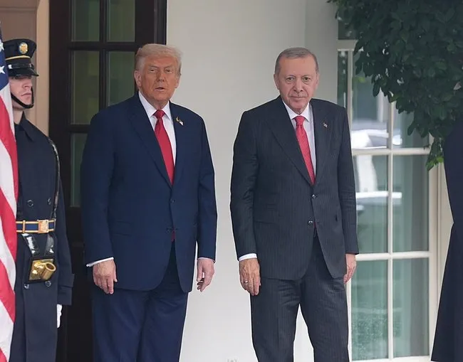ABD Başkanı Trump’tan Başkan Erdoğan’a övgü dolu sözler: Gazze’de anlaşma için yoğun çaba harcıyor, güçlü bir lider
