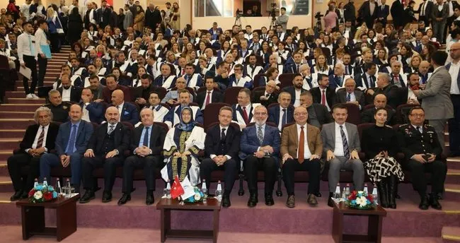 Manisa Celal Bayar Üniversitesi’nin 2023-2024 akademik yılı törenle açıldı