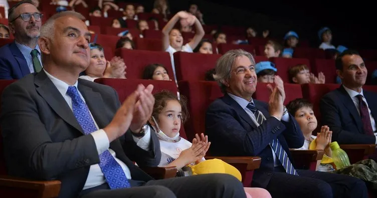 Bakan Ersoy: Hedefimiz 1 milyon çocuğu sinema ile buluşturmak