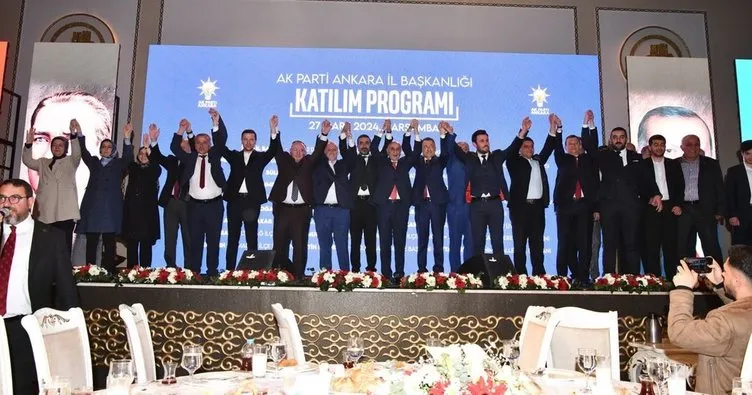 Yeniden Refah Partisi’nden AK Parti’ye geçtiler! Ankara İl Yönetimi rozetleri tek tek taktı...
