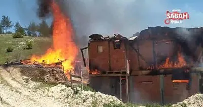 Kastamonu’da iki ev ve samanlık alevlere teslim oldu | Video