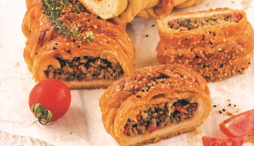 Kıymalı Örgülü Börek