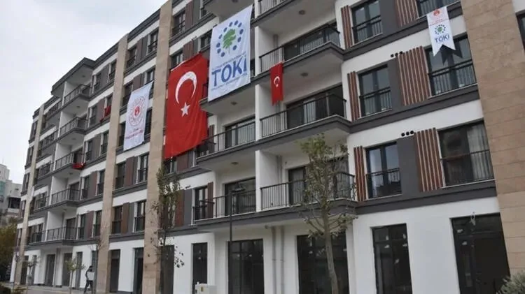 İzmir’de devlet sözünü tuttu! Depremzedelerin evleri bir yılda teslim edildi