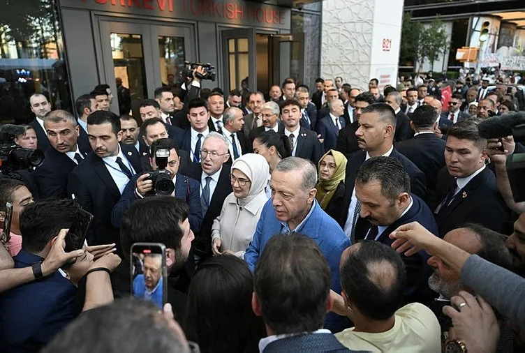 ABD'ye giden Başkan Erdoğan’a New York’ta sevgi seli! İnsanlar Türkevi'ne akın etti