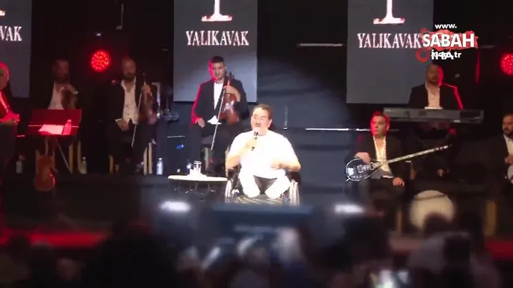 Gündüz ölümden dönen Tatlıses, akşam tekerlekli sandalye ile sahneye çıkıp konser verdi | Video