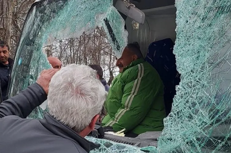Tunceli’de feci olay! Kaya parçası kamyonun ön camına saplandı: 1 ölü!